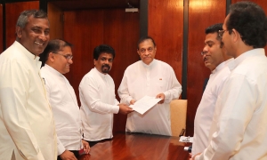 ජවිපෙන් ආණ්ඩුවට එරෙහි විශ්වාභංගයක් කථානායක වෙත