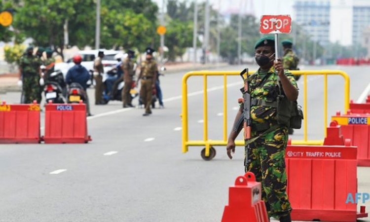 අද රාත්‍රියේ සිට සමස්ත දිවයිනටම ඇඳිරි නීතිය