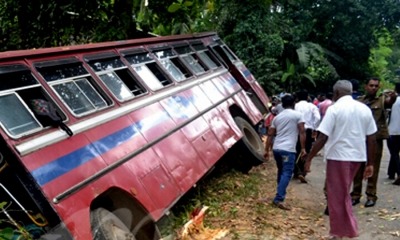 බසයේ පාපුවරුව කැඩි දෙකක් මරුට