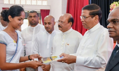 ගුරු පරපුර නිරන්තරයෙන් දැනුමෙන් යාවත්කාලීන විය යුතුයි: ජනපති මෛත්‍රී (වීඩියෝ)