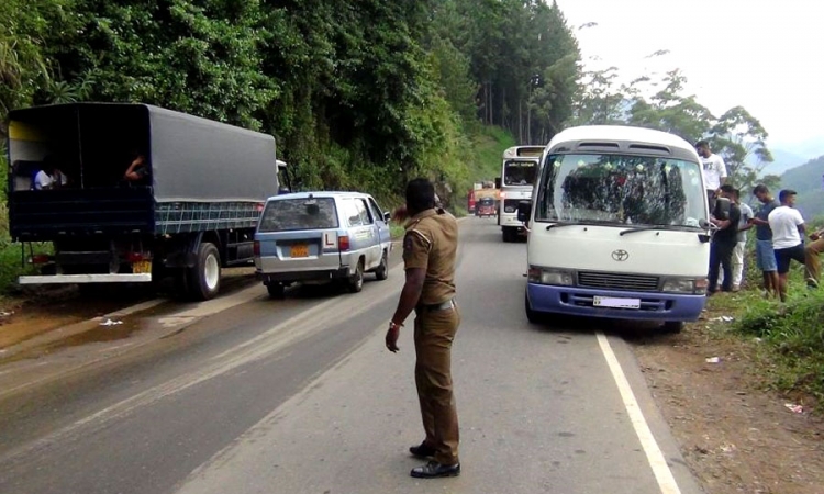 මත්ද්‍රව්‍ය රැගෙන සිරිපා වන්දනාවේ ගිය 5ක් අත්අඩංගුවට