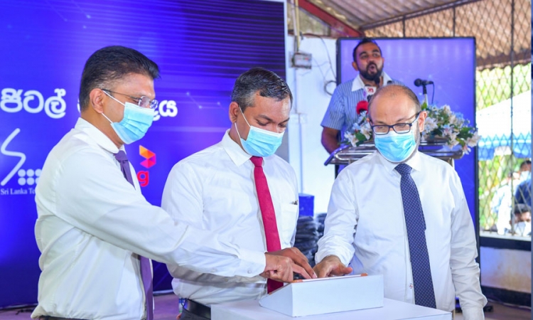 පාරට ඇවිත් ඉගෙනගත්ත වෙරදැරූ කෙලිකන්ද දරුවන්ට 4G තාක්ෂණය