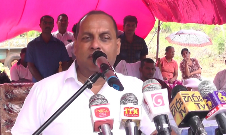 මිලියන ගණනින් දිනනව කිව්වට ඡන්ද ලක්ෂ 40 ක් වැට උඩ - මහින්ද (වීඩියෝ)