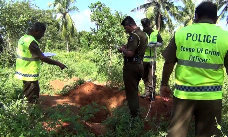 සහරාන් සිටි බවට පැවසෙන වනාතවිල්ලුව ලැක්ටෝවත්ත හදිසි පරීක්ෂාවක (ඡායාරූප)