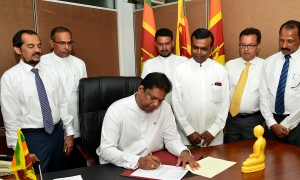 ඉඩම් ඇමතිත් වැඩ අරඹයි