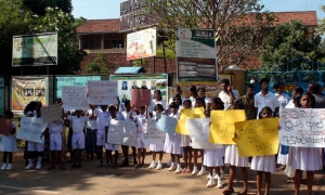 කටුවන ජාතික පාසලේ සිසු දෙමාපිය විරෝධයක්