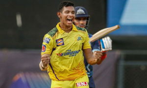 මතීෂ IPL පිටියේ  සුපිරි 11 අතරට