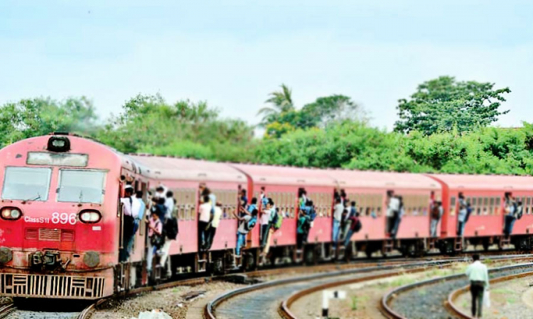 දුම්රිය වැඩ වර්ජනය අත්හිටුවයි...(වීඩියෝ)