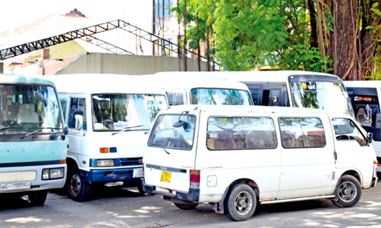 පාසල් වෑන් රියදුරන්ට අප්‍රේල් ගාස්තු අයකිරීම සපුරා තහනම්