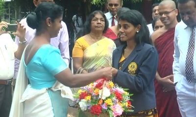 රාවණා 1 කණ්ඩායමේ චාමිකා හරසරින් පිළිගැනේ