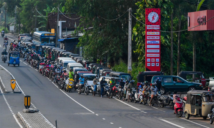 ඉන්ධන පෝලිම් යළි ඇතිවීමට හේතුව, ඇමති කියයි