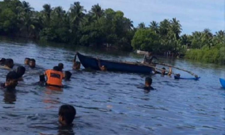 කින්නියාහි කළපුවක පාරුවක් පෙරළී ළමුන් පිරිසක් අතුරුදන්