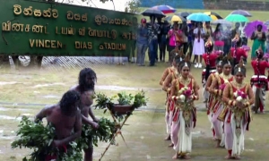 රටට සෙත්පතා ආදිවාසීහු කිරිකොරහ නටති (වීඩියෝ)