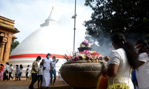 නිකිණි පුර පසළොස්වක පෝය අදයි