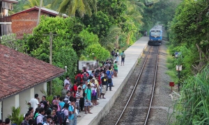 කැලණිවැලි දුම්රියෙත් ප්‍රමාදයක්