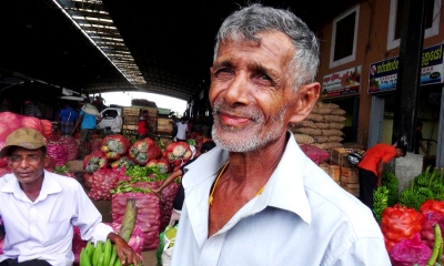 එළවලු මිල පහළට;ගොවියාගේ අවුරුදු සිහිනය බොඳවන හැඩක්..