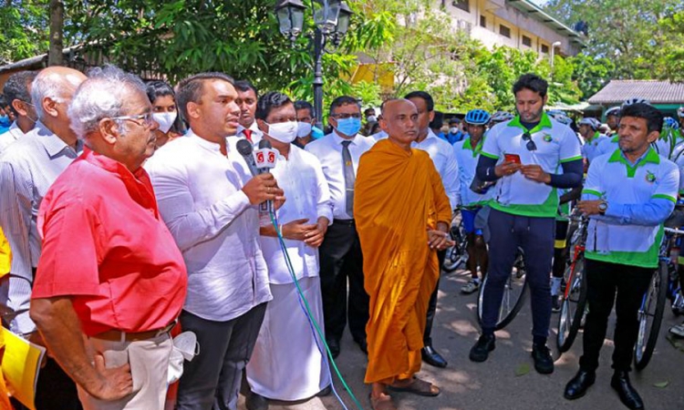 කොළඹ සිට යාපනයට පැළ මිලියන 20ක් සිටුවීමේ ව්‍යාපෘතියක්