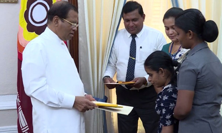 දෘෂ්‍යාබාධිත නිවුන් දැරියන්ට ජනපතිගෙන් ප්‍රතිපාදන