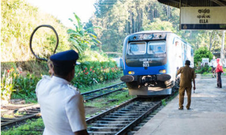 දුම්රිය ස්ථානාධිපතිවරු අද මධ්‍යම රාත්‍රියේ සිට වැඩවර්ජනයක