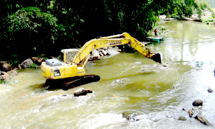 කොන්ත්‍රාත්කරු මැණික් ජාවාරමක (ඡායාරූප)