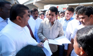 අධිවේගයේ මීරිගම කොටස අවුරුදු 4ක්: ADB ණය ගන්න සල්ලි නෑ: බැංකු හොරු රට කෑවා - ඇමති ජොන්ස්ටන්