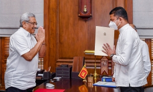 දිලුම් අමුණුගම මහතා ප්‍රජා පොලිස් සේවා රාජ්‍යඅමාත්‍ය ධූරයේ දිවුරුම් දෙයි