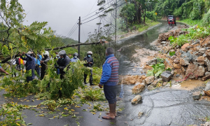 හැටන්-කොළඹ ප්‍රධාන මාර්ගයේ ගමනා ගමනයට බාධා