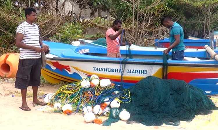 දෙහිවලින් මුහුදු ගිය බෝට්ටුවක් පෙරළී 2ක් මරුට