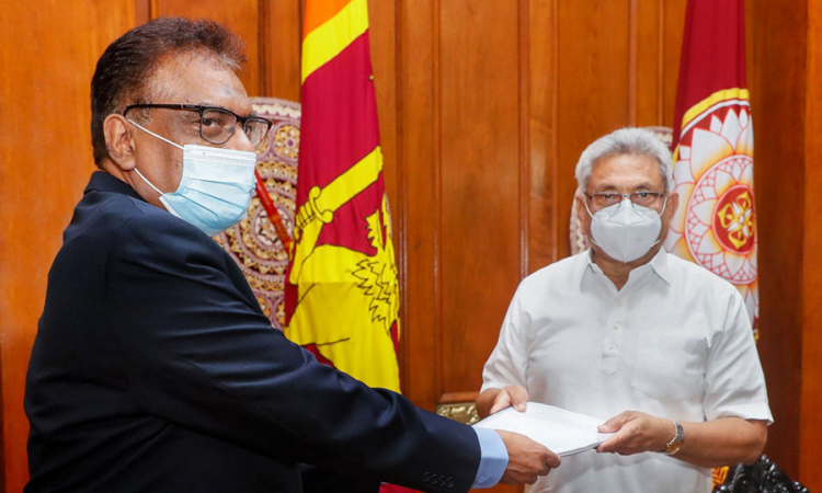 මානව හිමිකම් කඩකිරීම් සිදුව ඇති දැයි විමර්ශනයට පත්කළ කොමිසමේ අතුරු වාර්තාව ජනපතිට භාරදෙයි