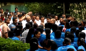 බෙලිඅත්ත SLFP රැස්වීම පොලිසියෙන් නවතයි: අමවීර කථාව නවතා මාරුවේ (වීඩියෝ)