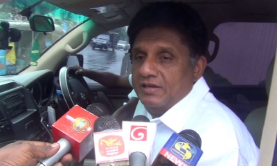 පාඨලීගේ සුවදුක් බලන්න සජිත් බන්ධනාගාරයට (වීඩියෝ)