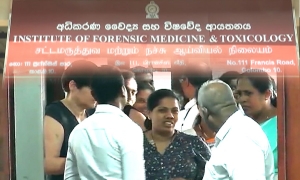 ගානියා බැරිස්ටර් මනෝ වෛද්‍යවරුන්ගෙන් සැදුම්ලත් කණ්ඩායමකට ඉදිරිපත් කෙරේ