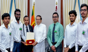 විදුලි මෝටර් රථයක් හදන සිසුන්ට මුල්‍යාධාරයක්