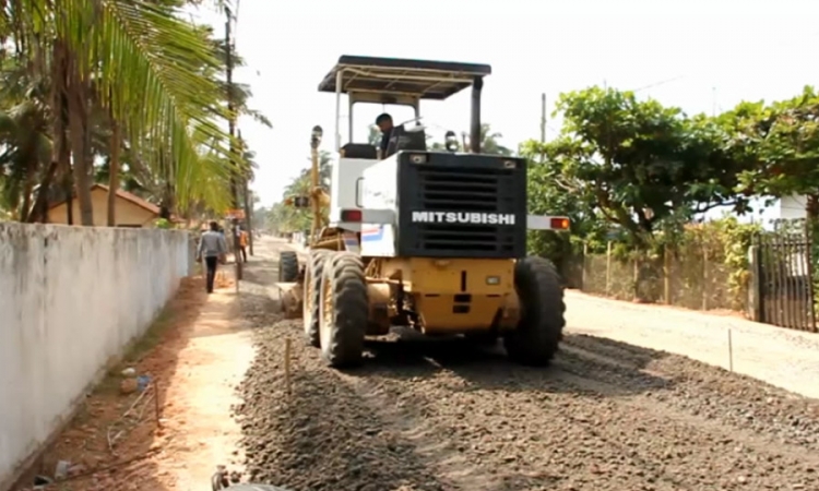 හලාවත-තොඩුවාව මාර්ගය කාපට් අතුරා සංවර්ධනය කෙරේ