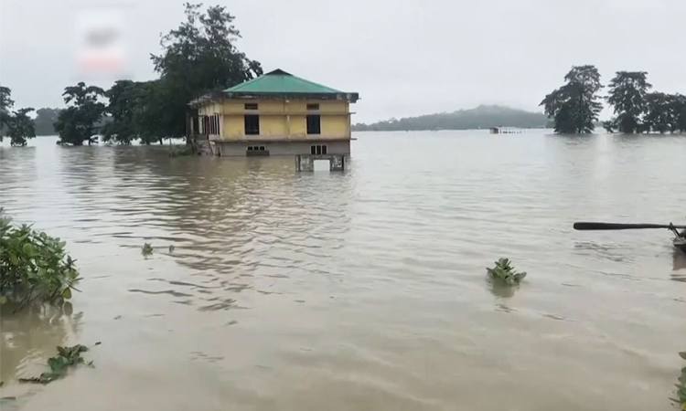 ඉන්දියාව කැළඹූ මහා ගංවතුර