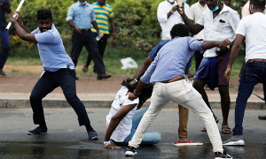 විරෝධතාවල දී ප්‍රචණ්ඩකාරී නොවැන්නයි පොලීසියෙන් ඉල්ලීමක් (වීඩියෝ)