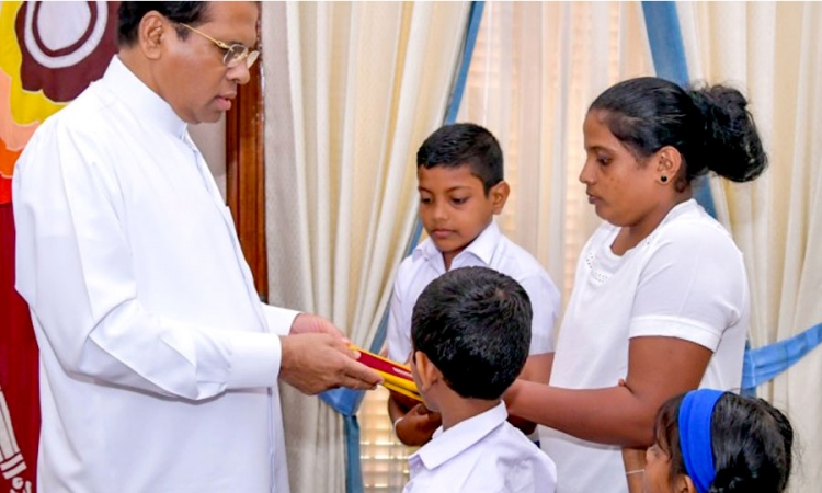 ඝාතනය වූ රත්ගම ව්‍යාපාරිකයින්ගේ දරුවන්ගේ අධ්‍යාපනයට ජනපතිගෙන් මුදල් පරිත්‍යාගයක් (වීඩියෝ)