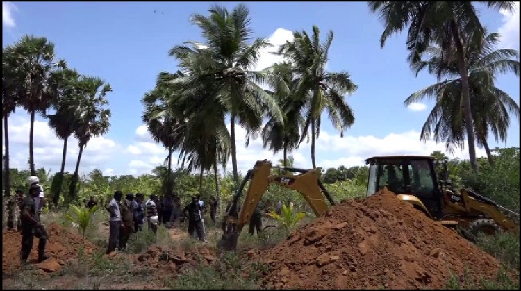 කිලිනොච්චියේ රත්‍රං සහ ආයුධ සොයා පොලිස් මෙහෙයුමක්